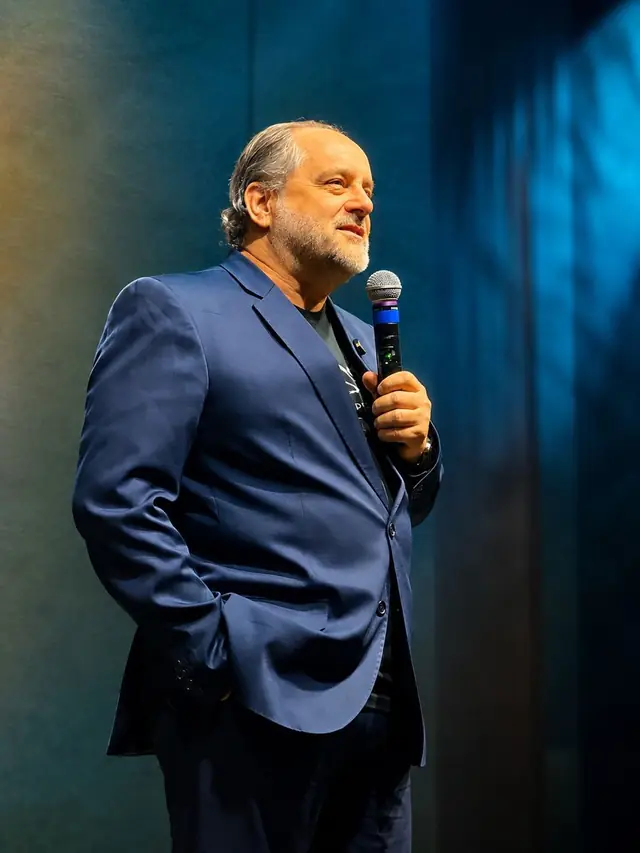 Luciano Pires no palco